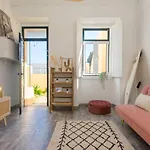 Cozy With Patio Near * Carcavelos (Lisbon)