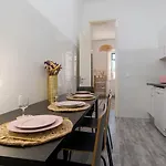 Cozy With Patio Near Carcavelos (Lisbon)