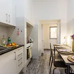 Cozy With Patio Near *