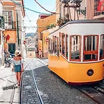 Cozy With Patio Near Carcavelos (Lisbon)