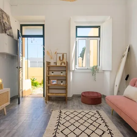 Cozy With Patio Near * Carcavelos