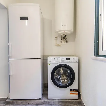 Apartman Cozy With Patio Near *