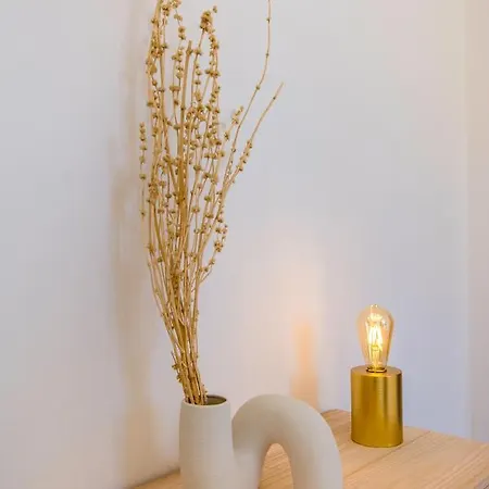 Apartman Cozy With Patio Near