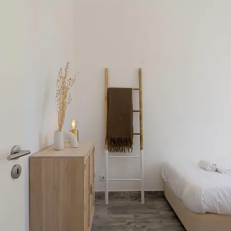 Apartman Cozy With Patio Near *