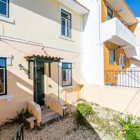 Appartamento Cozy With Patio Near