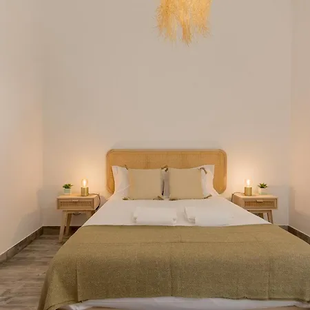 Cozy With Patio Near *