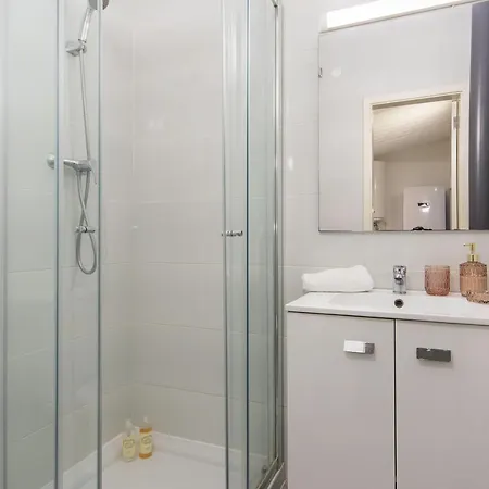 Cozy With Patio Near * קרקבלוס