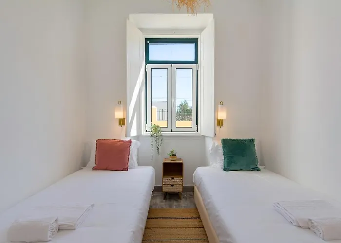 Daire Cozy With Patio Near Carcavelos (Lisbon)